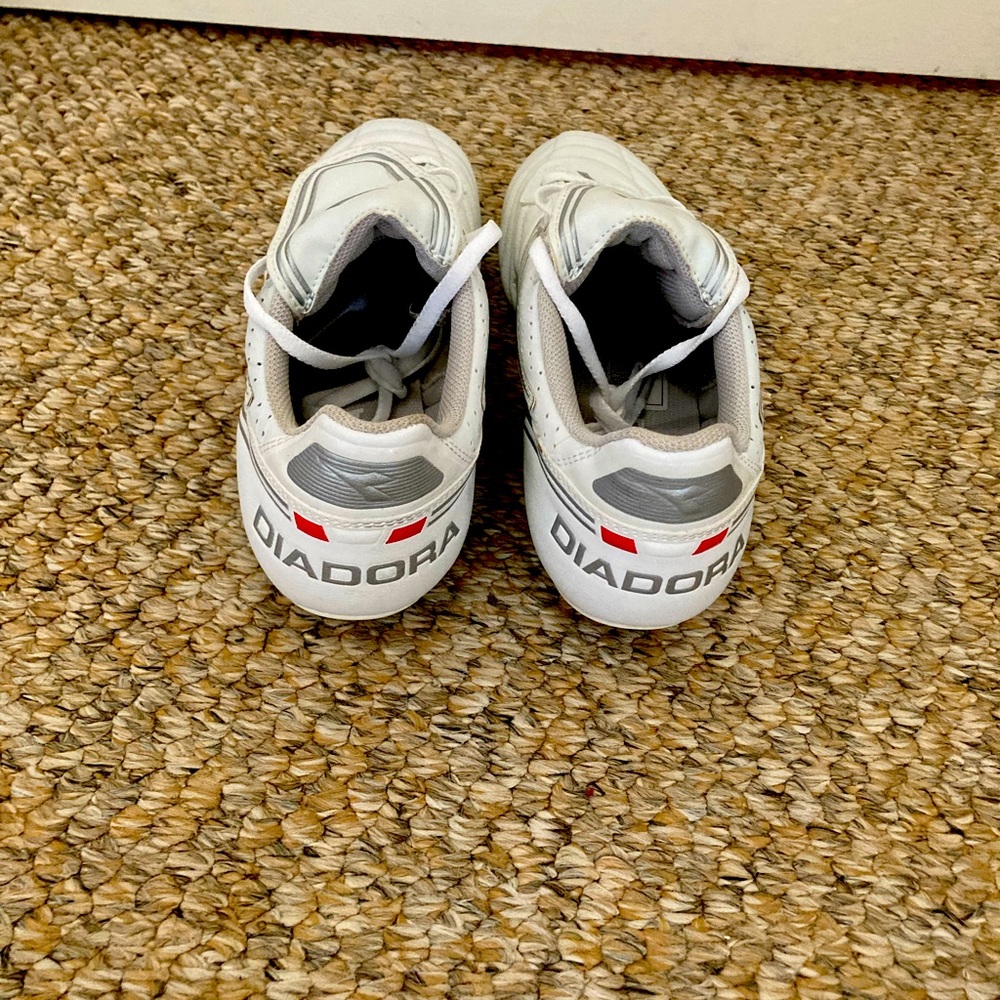 Soccer shoes